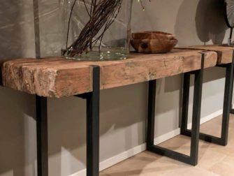 Korst Primitief toegang Reclaimed teak side table Ferro gemaakt van oud hout | robuustetafels.nl