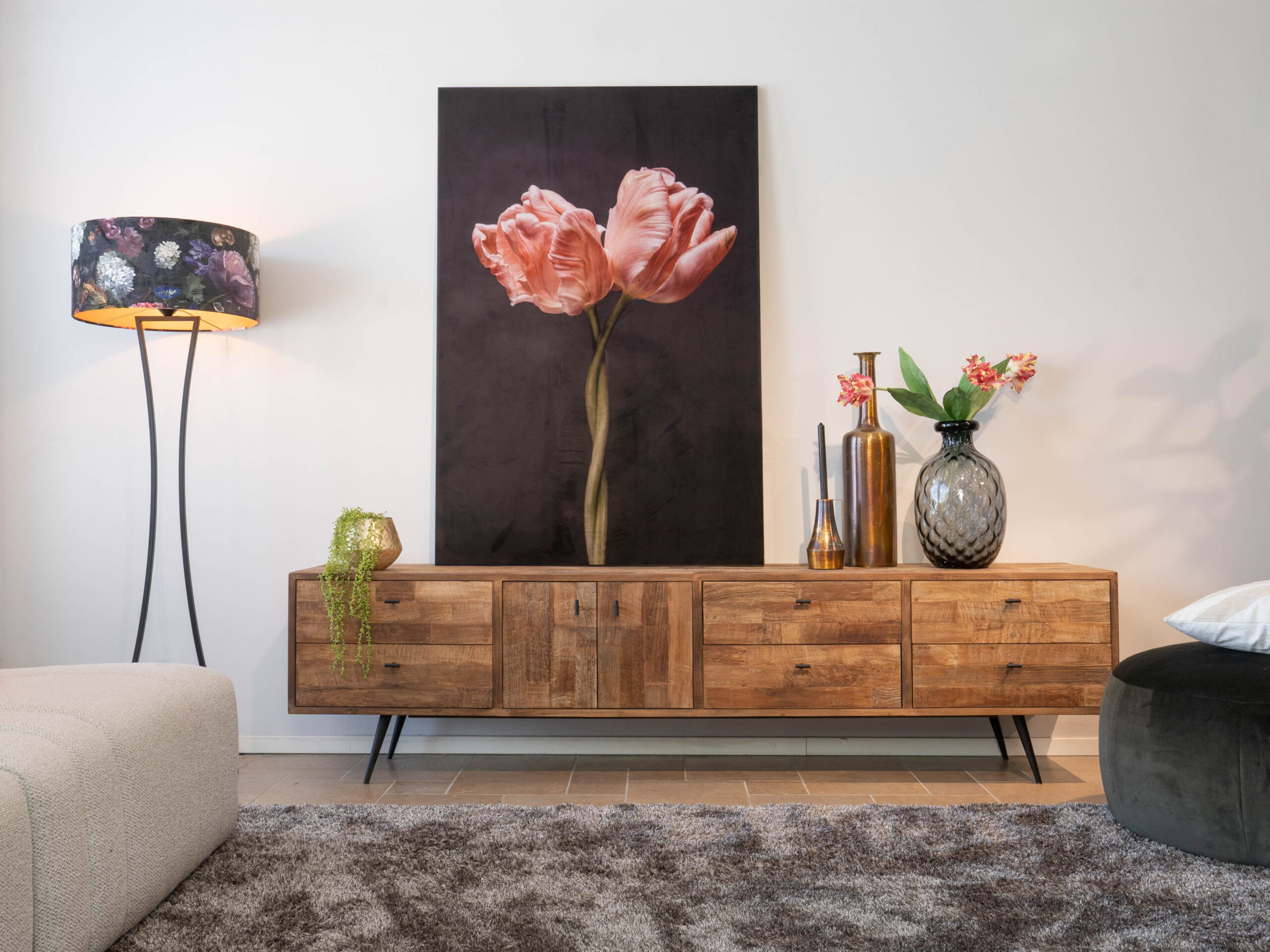 Persoonlijk Hectare Omhoog Lianes TV-meubel van mooi geleefd teakhout | RobuusteTafels.nl